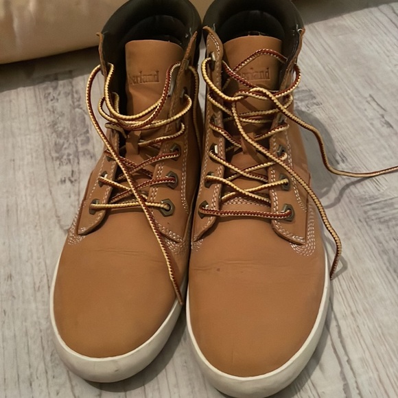 Size 6 Butterscotch Timberland boots. - Picture 3 of 3